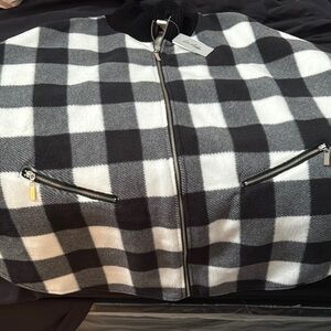 Le Moda one size fits all zip up Shaw poncho